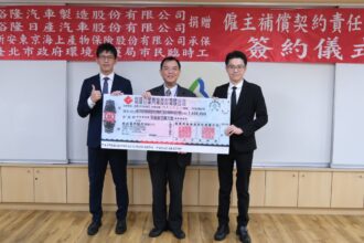 裕隆集團暖心贈百萬保險與反光袖套  挺北市清潔隊臨時工安全　 　