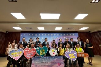 高市府微型保險擴及7.4萬名弱勢 公私協力照顧弱勢11年不間斷