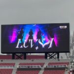 女團＋韓星＋啦啦隊甜心同框 女團LUVSSI 於球場巨型螢幕氣勢登場