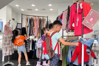 借書還能換衣服！　中市上楓圖書館讓永續生活很時尚