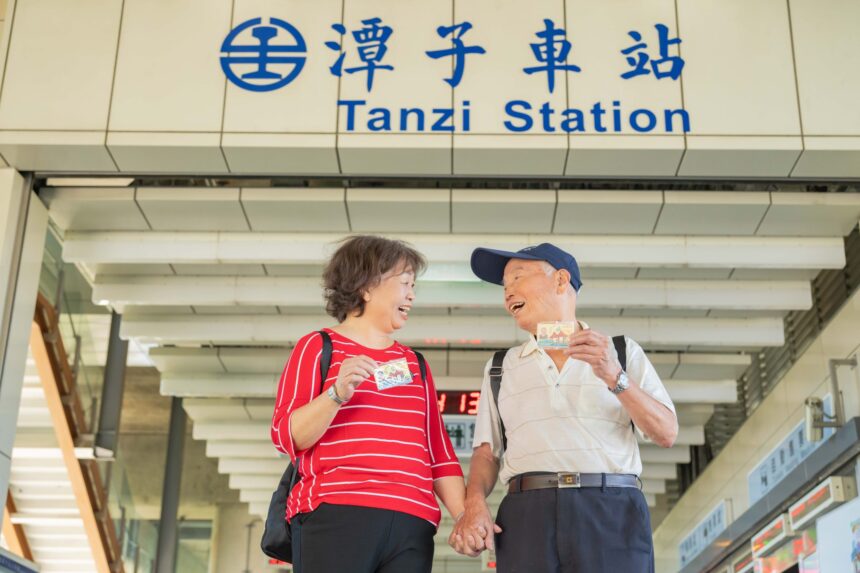 持續照顧長輩　台中敬老愛心卡搭火車貼心升級