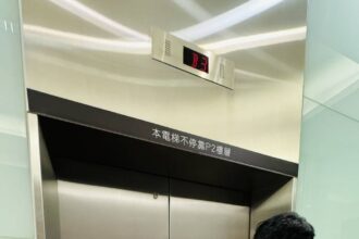 民眾日前受困百貨電梯　中市都發局將全面檢驗該百貨電梯 呼籲建築物所有權人加強電梯保養與安全檢查