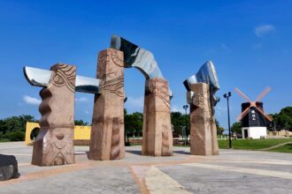 七夕限定「砧愛放閃」登場！　中市觀旅局科普鐵砧山自然靜電現象