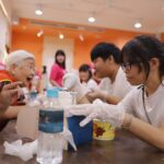 華山基金會攜手培力園慶祝祖父母節 　少年「愛流目油」逗樂阿嬤破涕為笑