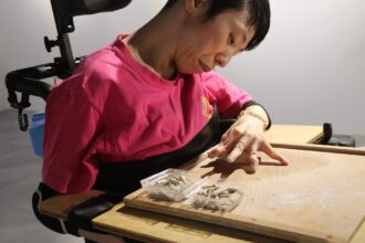 八里愛心教養院生突破肢體限制　〈陶藝．淘意〉特展在滬尾藝文園區展至9月7日