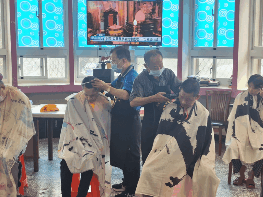 超熱血工會行善團　新北髮藝造型工會八里療養院義剪　風雨無阻11年