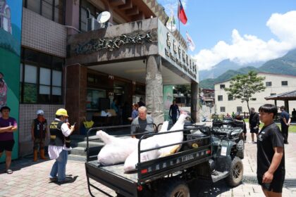 高市府送暖原鄉　陳其邁今日親赴桃源北三里送整豬 　
