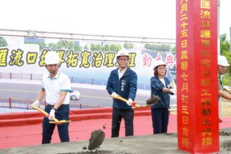 八涳橋改建及曹公新圳匯流口　護岸拓寬動土  陳其邁：中央地方合作　強化仁武治水防洪韌性