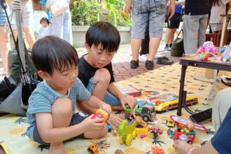 「鬼針草大作戰」基隆快閃！紅磚大道變身孩子們的夏日水戰樂園