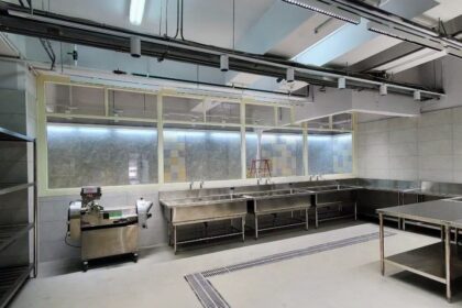 基隆第二間午餐廚房轉型公辦民營　學校讚：讓教師回歸教學專業
