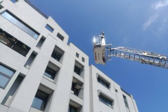 長距離佈線實兵驗證搶救　基隆警消大樓火災演練強化救災應變