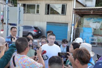 謝國樑勘查基隆大武崙沙灘　嚴正處理業者違法佔用