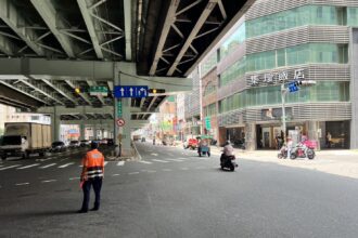 台64下匝道接中正路內側車道　試辦開放右轉建康路　交通局視情況滾動式檢討改善