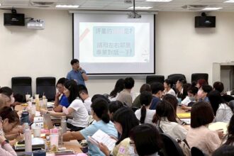 備戰新學期！基隆150名新進教師研習　贈種子喻灌溉未來