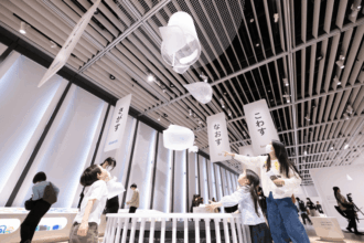 炎夏東京新玩法 室內樂園避暑彈跳床 空中繩索 攀岩牆盡情放電 博物館內還有天文台飽覽星空投影寓教於樂 大人小孩不亦樂乎