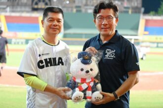 警察大白熊現身棒球場　攜手統一獅舉辦反詐主題日