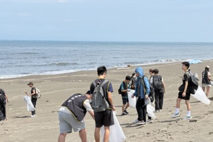 中原大學號召青年志工　守護觀音草漯海岸 清出145公斤海廢