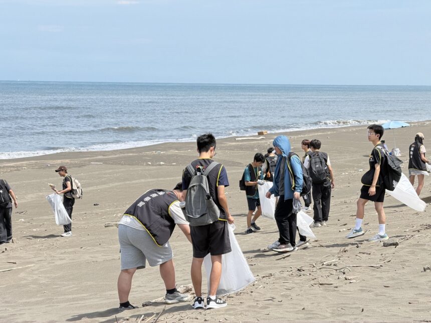 中原大學號召青年志工　守護觀音草漯海岸 清出145公斤海廢