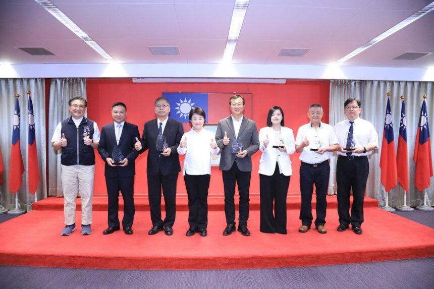 第19屆農金獎台中市轄農會再傳捷報！ 盧市長頒獎表揚肯定績效