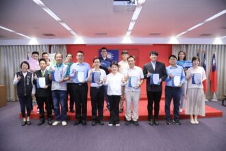 盧市長表揚職業安全衛生優良單位及人員　中市勞工局推動職場安全文化