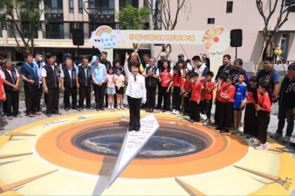 全國首創！大肚「日晷公園」啟用成打卡熱點　盧市長讚：全齡共融新亮點