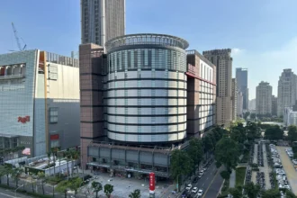 以公共安全為唯一標準 為消費安全把關 都發局：新光三越百貨台中店9月26日依規核准恢復使用　請其後續應依規維護建物合法使用和公共安全等