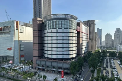 以公共安全為唯一標準 為消費安全把關 都發局：新光三越百貨台中店9月26日依規核准恢復使用　請其後續應依規維護建物合法使用和公共安全等