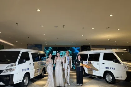 傳遞愛心能量　品茉兒公司捐贈2輛復康巴士助台中身障朋友行的無礙