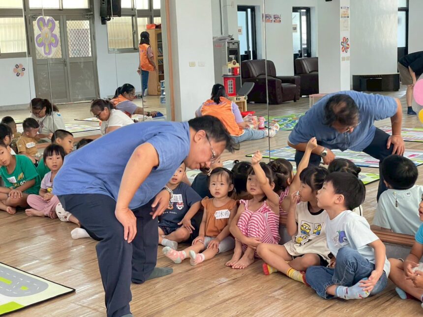 選玩具看孩子的生活脈絡　新北早療資源中心到偏區親職篩檢