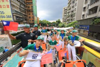 東園少棒世界冠軍凱旋遊行　與林智勝引退共寫歷史