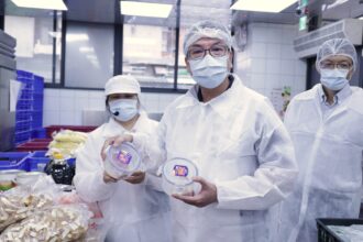 開學日　副市長劉和然陪孩子迎新學期　親自把關校園午餐