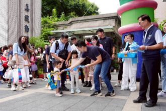 蔣萬安親迎學童開學　「鮮奶週報」升級2.0全年無休