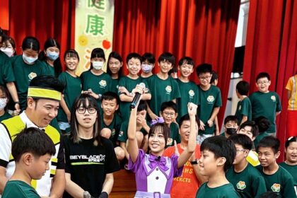 YOYO台25週年校園特企　香蕉哥哥等主持群陪景美國小童熱血收心