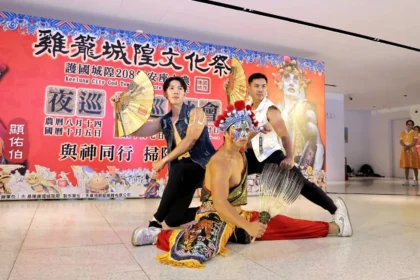 雞籠城隍文化祭開跑　城隍爺聯手「警界猛男」夜巡掃蕩、宣導反詐