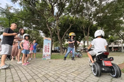 交通安全月「蛙抵嘉」超吸睛　交安小劇場寓教於樂扎根