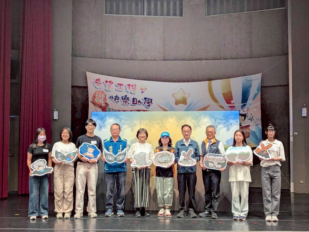 南高雄家扶獎學金頒獎典禮　鼓勵家扶兒勇敢追夢