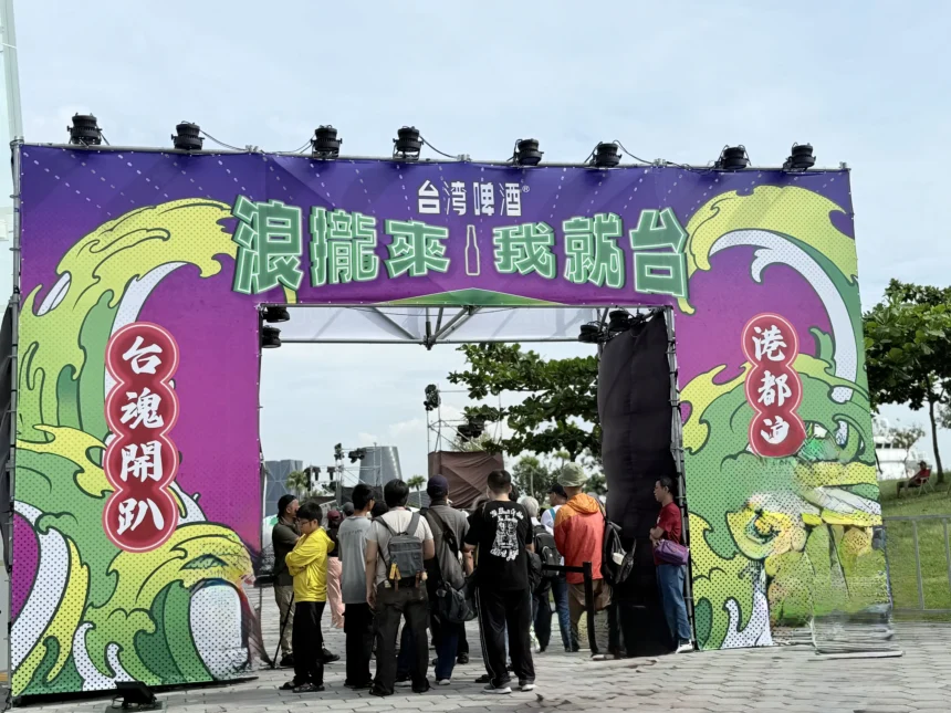 40公尺巨型滑水道降臨高雄　台啤打造南台灣最潮水派對　「李珠珢X金牌台灣啤酒主題罐」首發　限定販售
