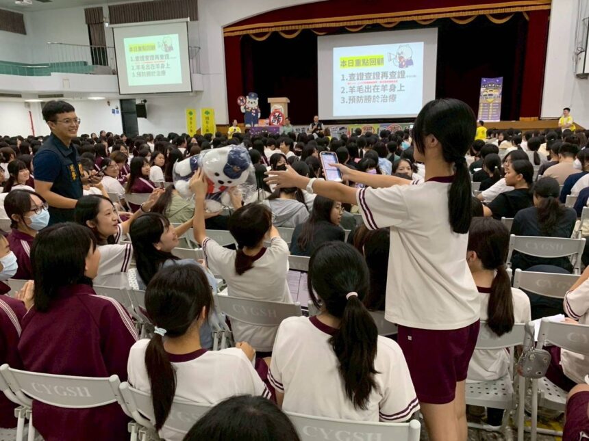 「警察大白熊」現身嘉女　創意識詐宣導掀熱潮