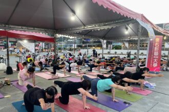 基隆港畔徜徉音樂瑜珈　200份瑜珈墊相送民眾體驗療癒時光