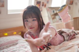 16歲全能唱跳女聲 SINBY 欣菲  新歌MV大秀「快遞飛件手勢舞」