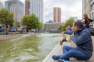 參訪全球首座「市中心衝浪池」　侯友宜:要因地制宜　推動全齡運動環境