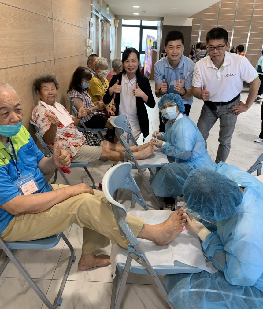 萬人見證的溫暖！　桃園百揚扶輪社偕三大協會啟動長者趾甲義剪服務