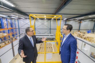 78萬高齡人口挑戰　侯友宜赴荷蘭鏈結大廠　打造智慧健康城市