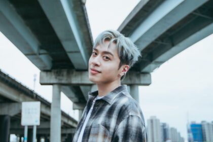 AP潘宇謙歌頌遠距離戀愛耐力賽 MV 一鏡到底濃縮愛的起承轉合