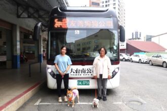 臺南市試辦「假日友善狗狗公車」 歡迎飼主攜毛小孩輕鬆出遊