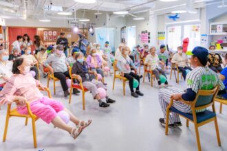 棒球傳愛、樂齡同行　臺北興富發棒球隊化身暖心志工