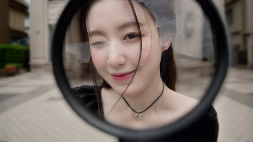 舒華出道8年個人首場 Talk Concert 正式登台 變身「鑑定師」