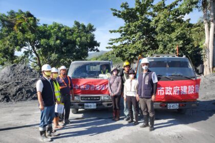 台中隊續馳援花蓮！　中市府救災團員舉家入志工「鏟子超人」行列 義舉當地民眾動容