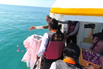 中彰投苗雲聯合海葬梧棲漁港啟航　19名先行者安息大海