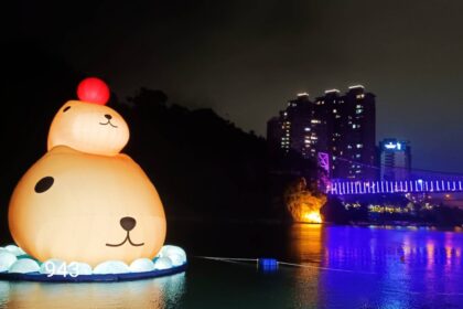 日本人氣IP水豚君大型裝置萌爆碧潭 展期至12/28